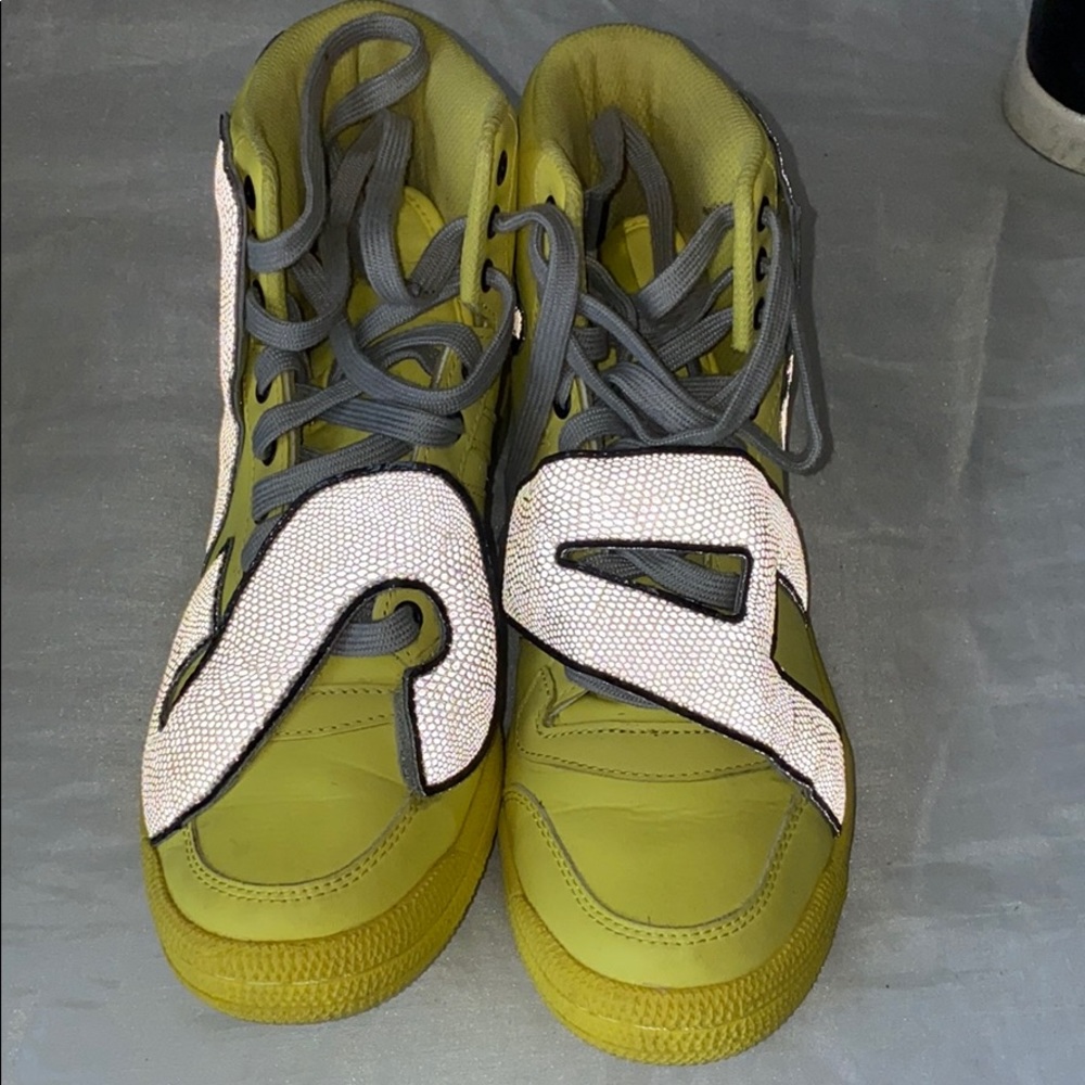 Jeremy Scott Adidas Yellow reflectors!🔥